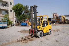 2004 Hyster H4.00XMS-6 Forklift front-left-view