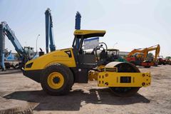 2018 Bomag BW 211 D-40 Single Drum Roller Right View - RO-0445