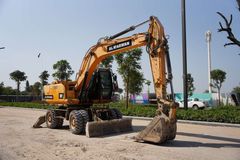 17-Ton Wheel Excavators for Rent | Al Marwan Equipment