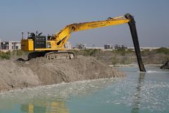 Expand Reach: 85-Ton Long Boom Excavator Rentals | Al Marwan