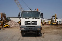 This used 2004 Man 33.373DFC 6x4 Water Truck have a liquid capacity up to 5000 gallons. Buy this heavy truck on Al Marwan.