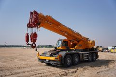Rent 75-ton rough-terrain cranes | Al Marwan