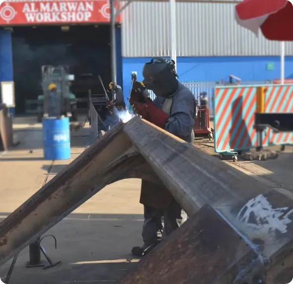 مرافق ورشات عمل متخصصة تزيد عن 1,000,000 قدم مربع