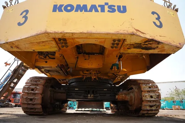2019 Komatsu PC2000-8 Large Mining Quarry Track Excavator undercarriage-view