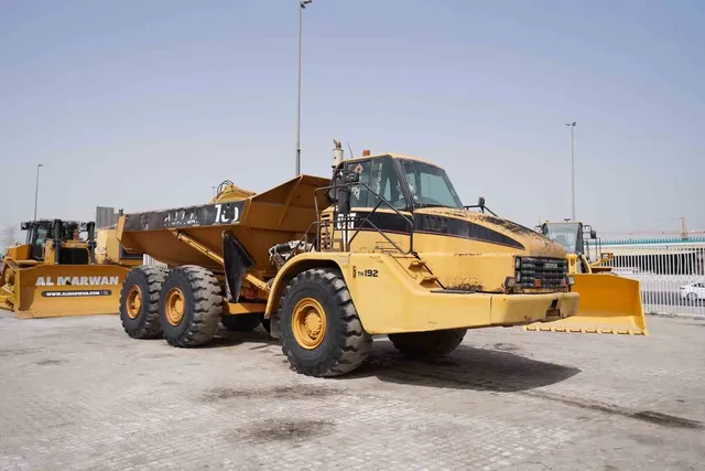 2004 Cat 735 Articulated Dump Truck Front Right View