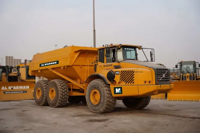 2005 Volvo A40D Off-Road Water Truck Front Right View - ADW-0001