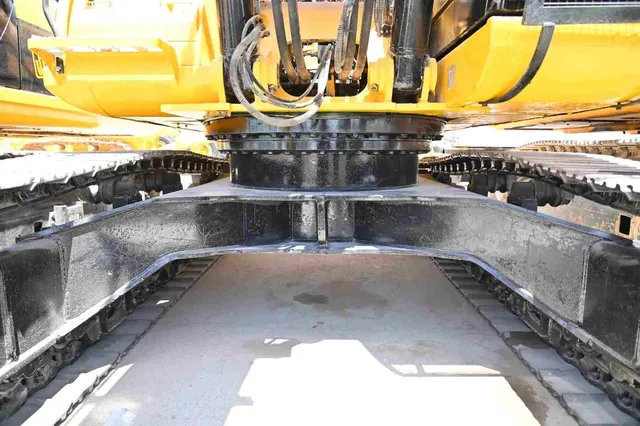 2008 JCB JS330LC Track Excavator Undercarriage View - EX-0259