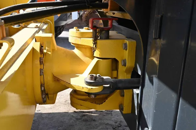 2018 Bomag BW 211 D-40 Single Drum Roller Undercarriage View - RO-0445