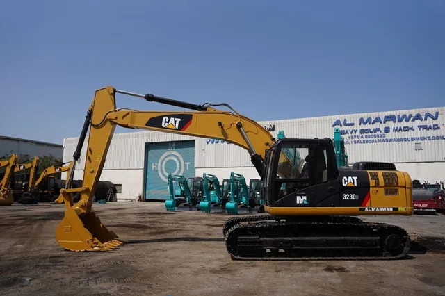 Cat 323D3 Track Excavator 2020-Side-Al Marwan