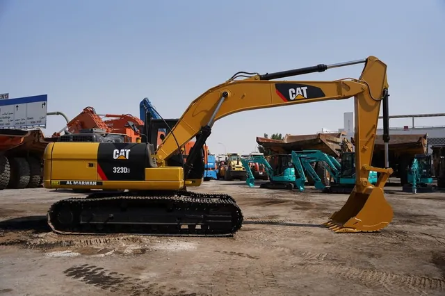 2020 CAT Caterpillar 323D3 Medium 22-Ton Tracked Excavator Crawler Digger-Side-Left