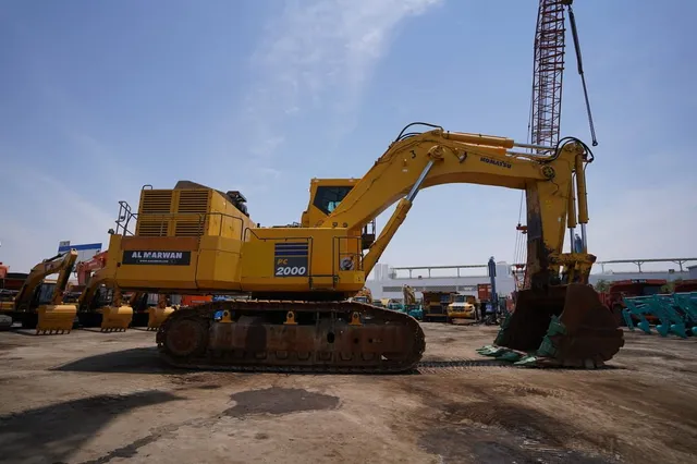 2019 Komatsu PC2000-8 Large Mining Quarry Track Excavator left-side-view