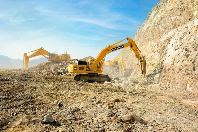 Rent Large 40-Ton Track Excavators | Al Marwan