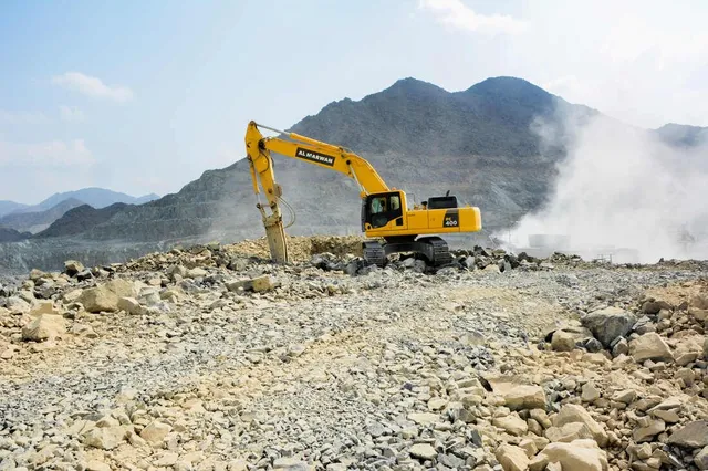 Rent Large 40-Ton Track Excavators | Al Marwan