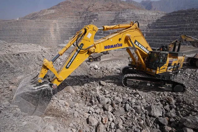 Rent Large 120-Ton Track Excavators | Al Marwan