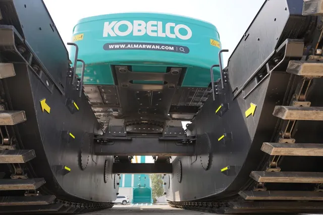Kobelco SK380 Amphibious Long Boom Excavator  undercarriage view
